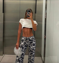 Load image into Gallery viewer, Grey Isla Camo Straight-Leg Jeans
