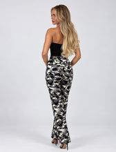 Load image into Gallery viewer, Grey Isla Camo Straight-Leg Jeans