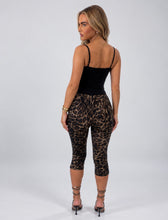 Load image into Gallery viewer, Brown Stacey Leopard Print Capri Leggings
