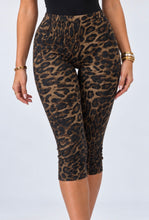 Load image into Gallery viewer, Brown Stacey Leopard Print Capri Leggings
