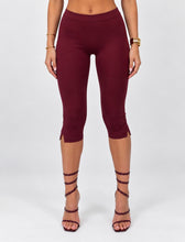 Load image into Gallery viewer, Wine Stacey Capri Leggings
